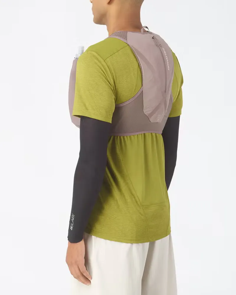 Salomon Gravel Skin 4 Unisex Running Vest in Iron/Silver Cloud-3